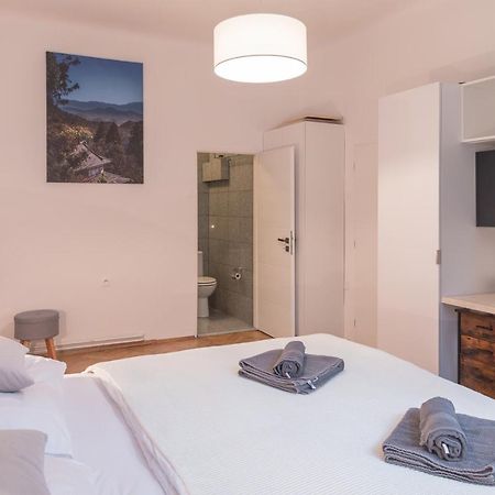 Skolska Junior Apartment Praha Bagian luar foto