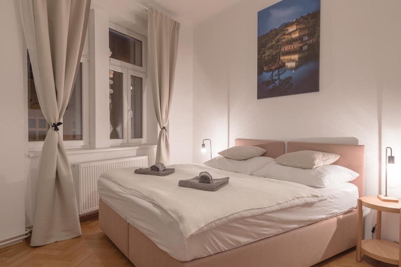Skolska Junior Apartment Praha Bagian luar foto
