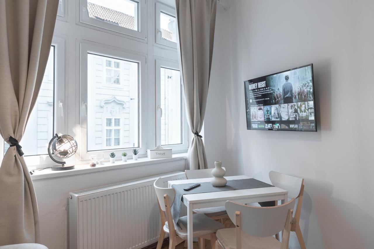 Skolska Junior Apartment Praha Bagian luar foto