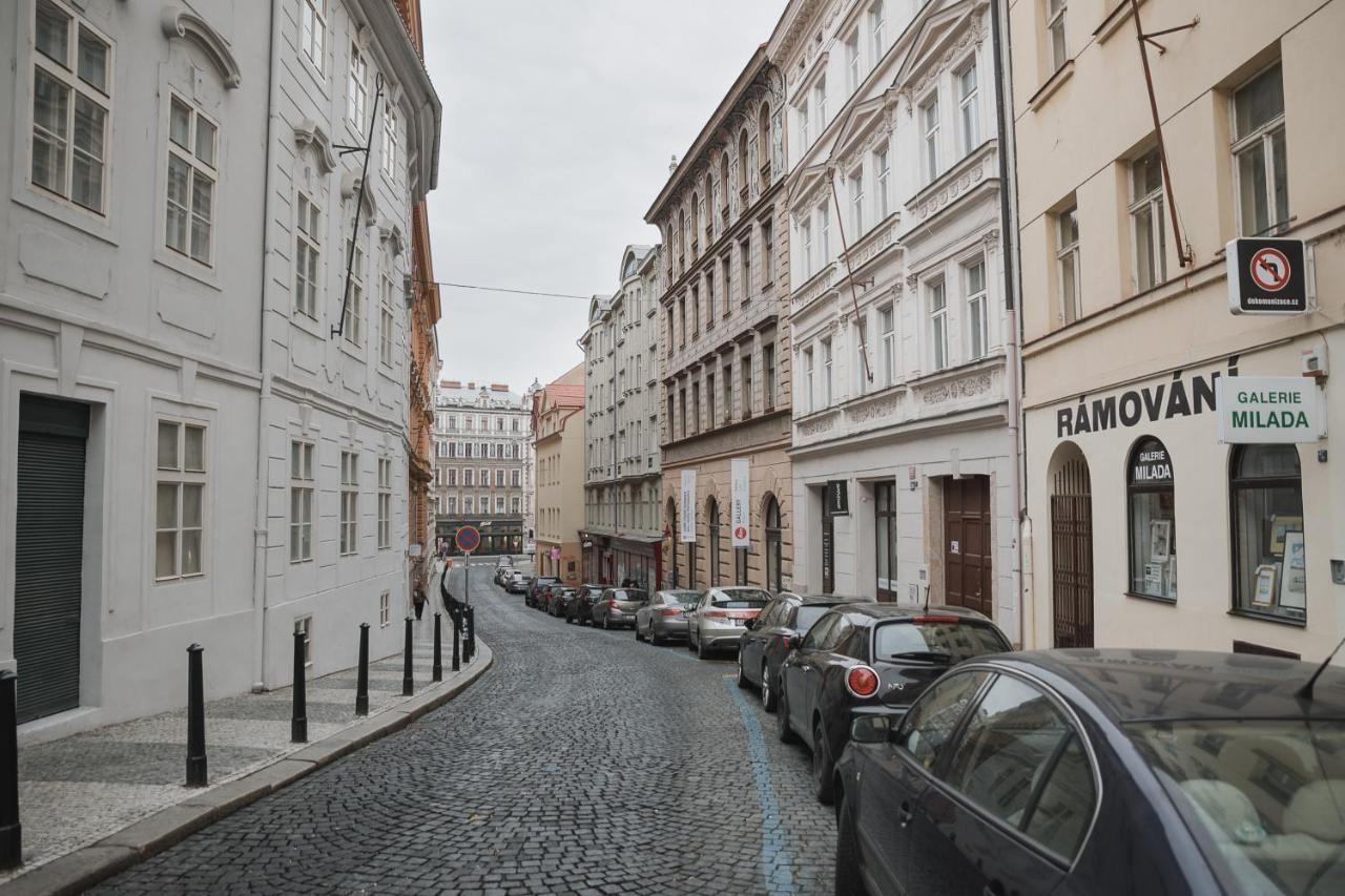 Skolska Junior Apartment Praha Bagian luar foto