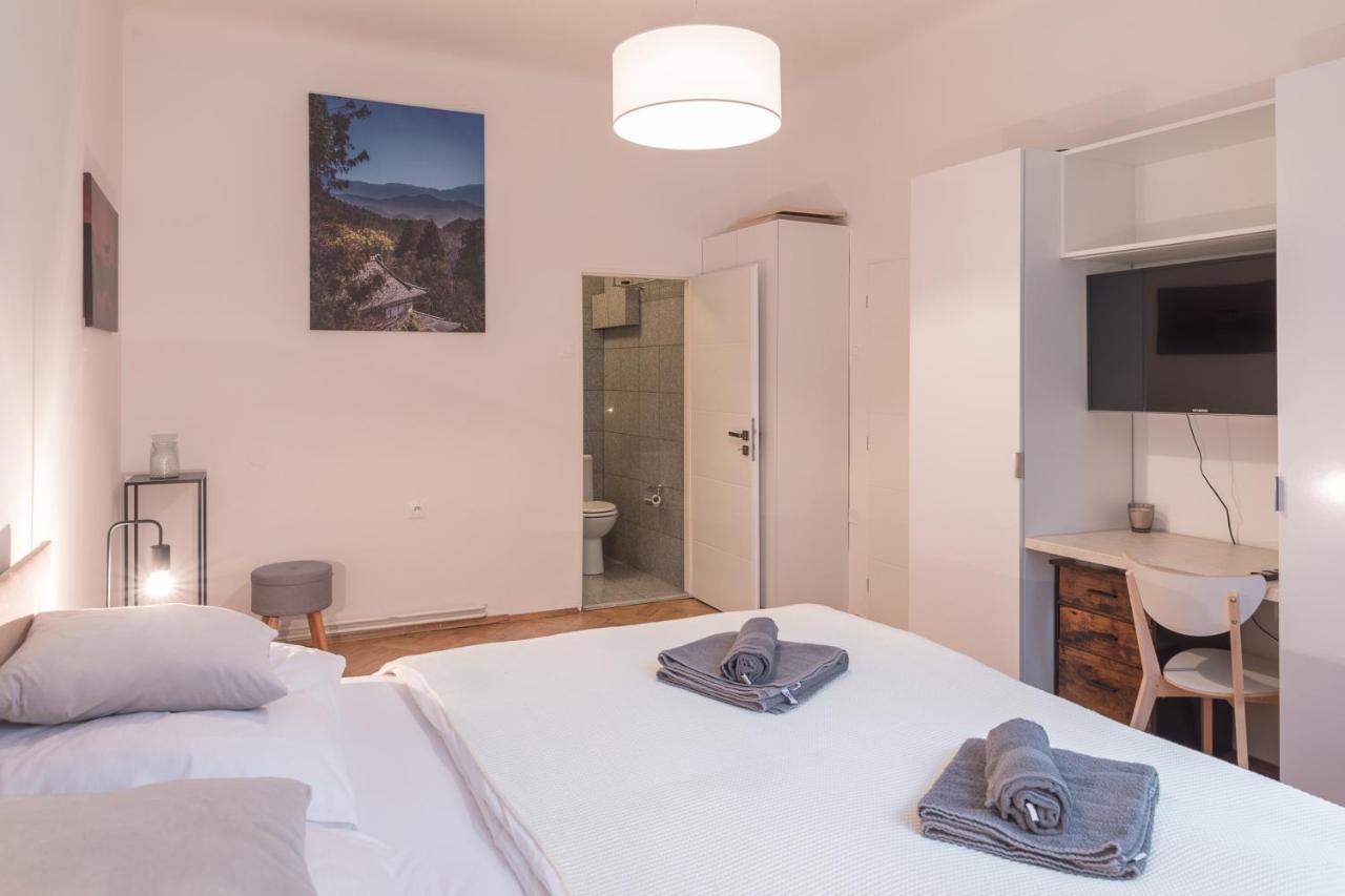 Skolska Junior Apartment Praha Bagian luar foto