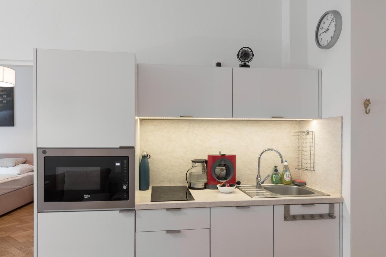 Skolska Junior Apartment Praha Bagian luar foto