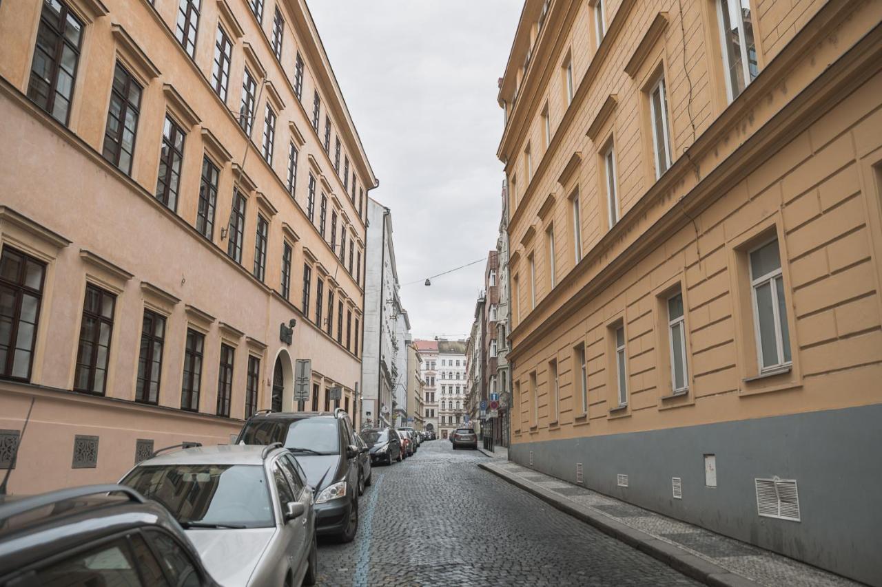 Skolska Junior Apartment Praha Bagian luar foto